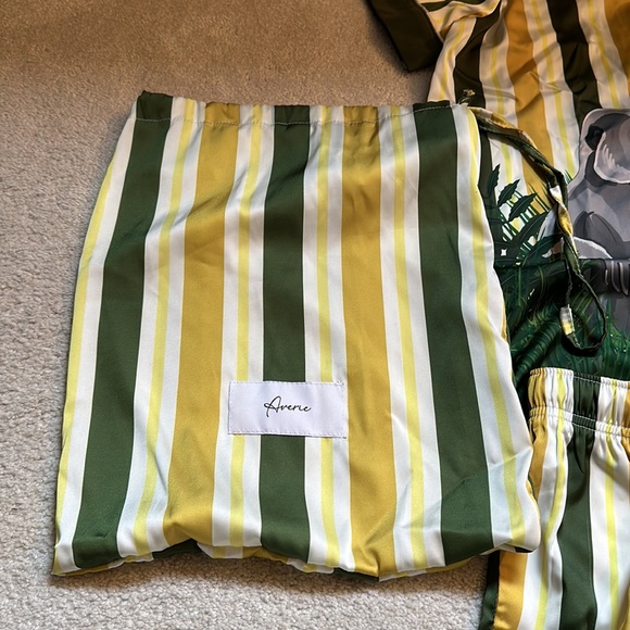 Women’s Two Piece - Picture 5 of 6